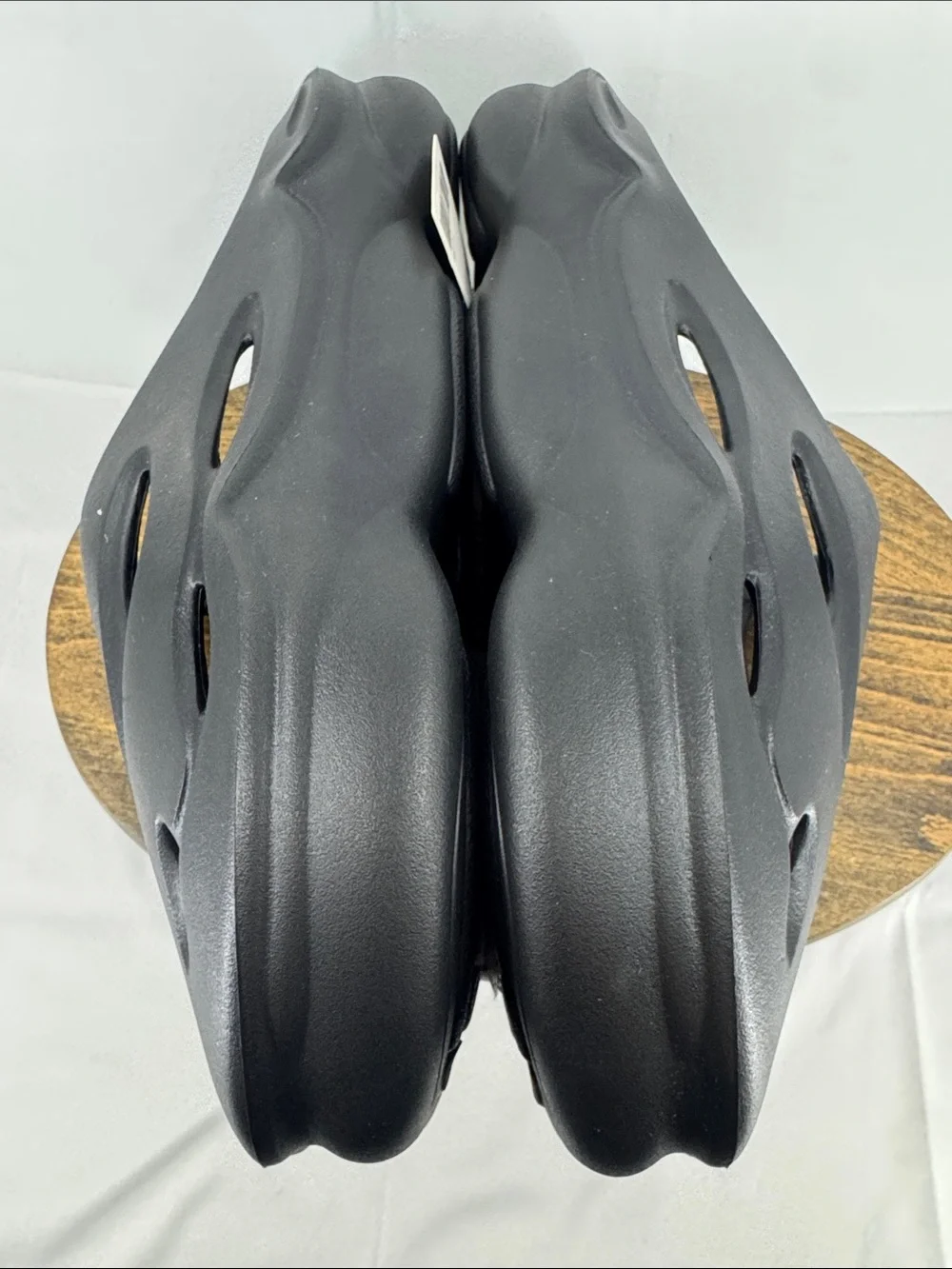 NWT Urban Outfitters Mens Black Foam Recovery Slides Sandals, sz 10